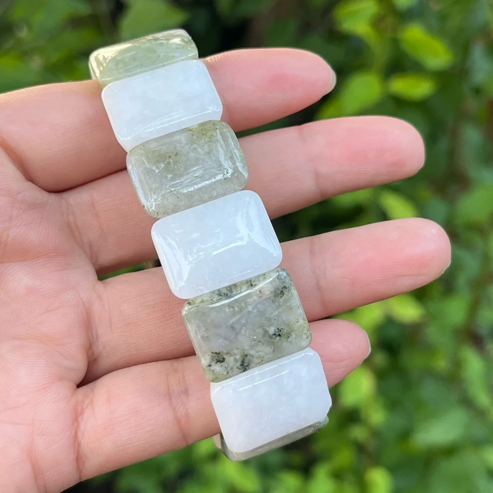 Stretchable‎ prehnite soft bangle